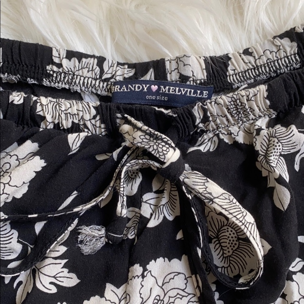 Brandy Melville | Remi Floral Shorts - Picture 4 of 5
